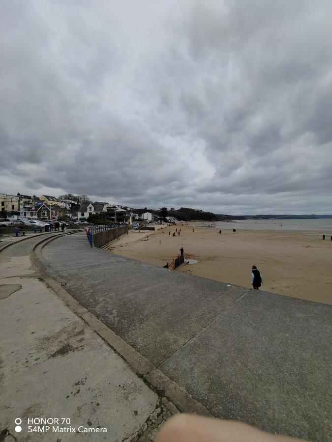 3-Bed 5-6 Berth Modernised Bungalow! Tenby Exterior foto